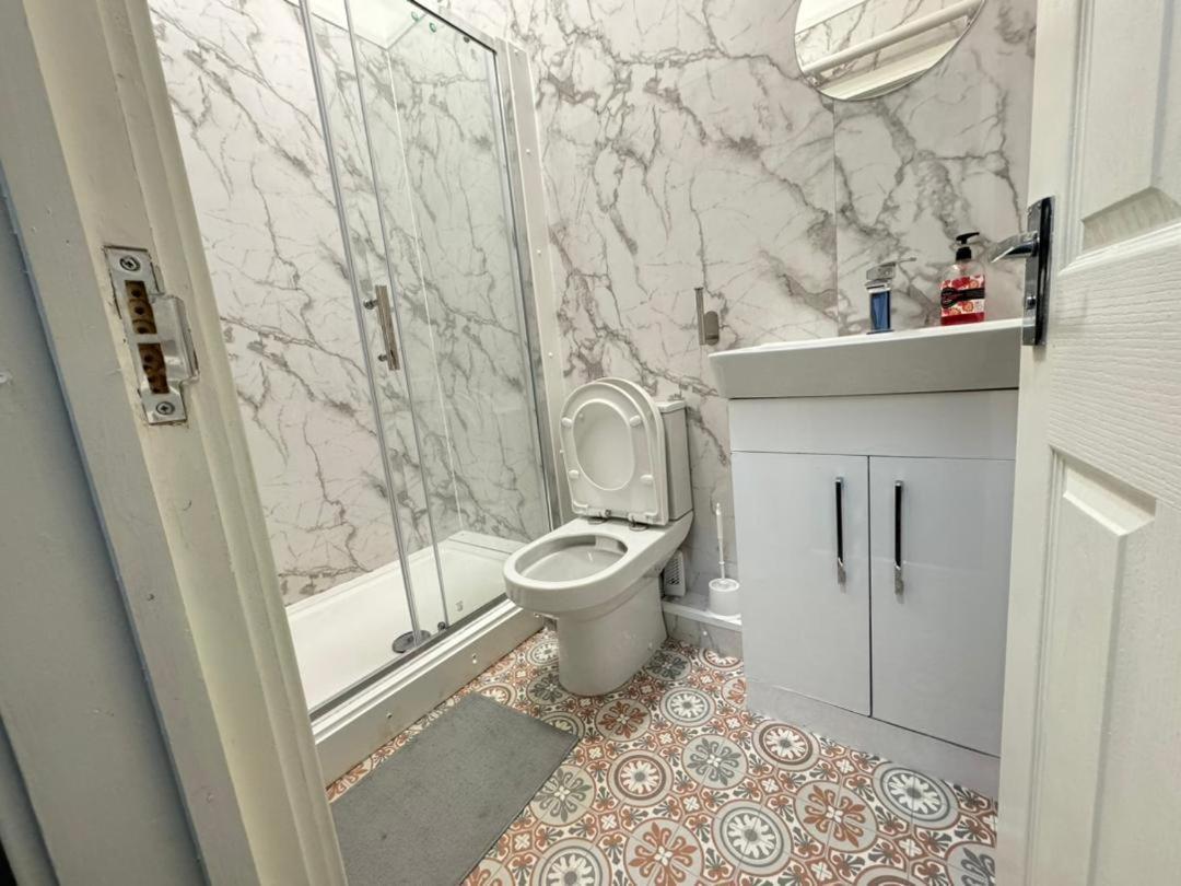 Madonna Villa Birmingham Bagian luar foto
