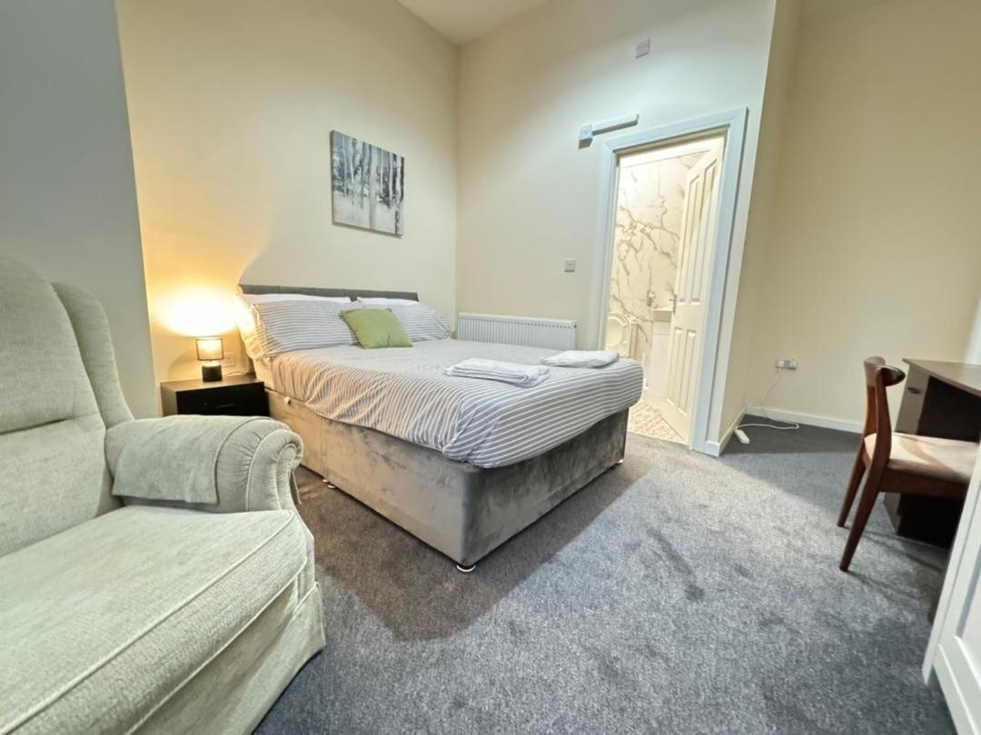Madonna Villa Birmingham Bagian luar foto